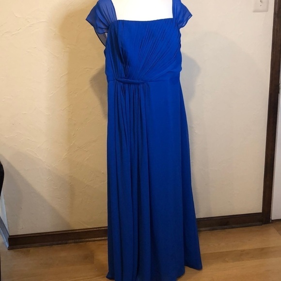 Vinyard Collection Gown - Picture 1 of 8